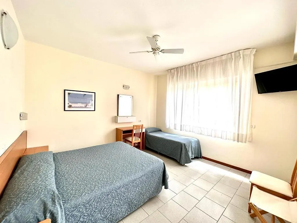 Hotel Haway ミザーノ・アドリアーティコ 3*,  イタリア